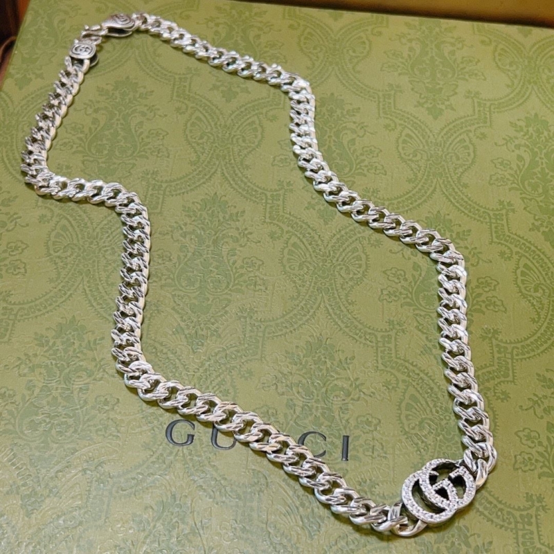 G*u*i necklaces